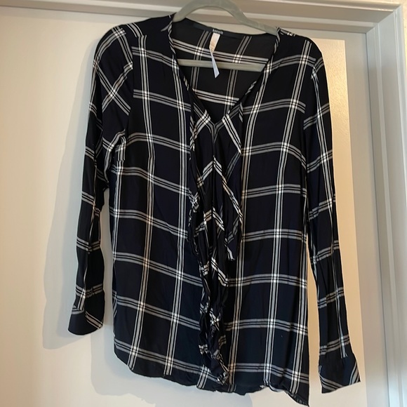Kensie Black and White Plaid Top with Ruffles - Size Medium - Picture 1 of 8